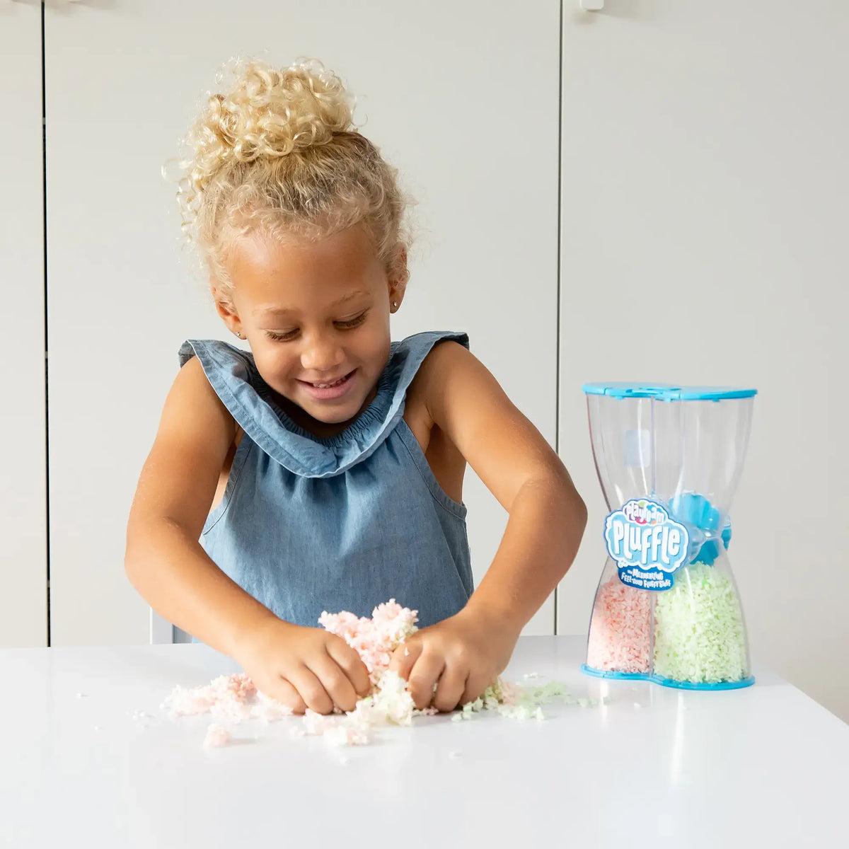 Playfoam Pluffle™ Twist Glow-in-the-Dark